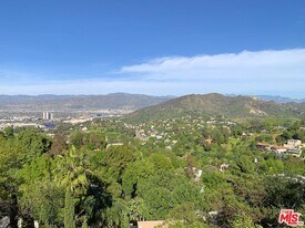 7353 Pyramid Pl in Los Angeles, CA - Building Photo