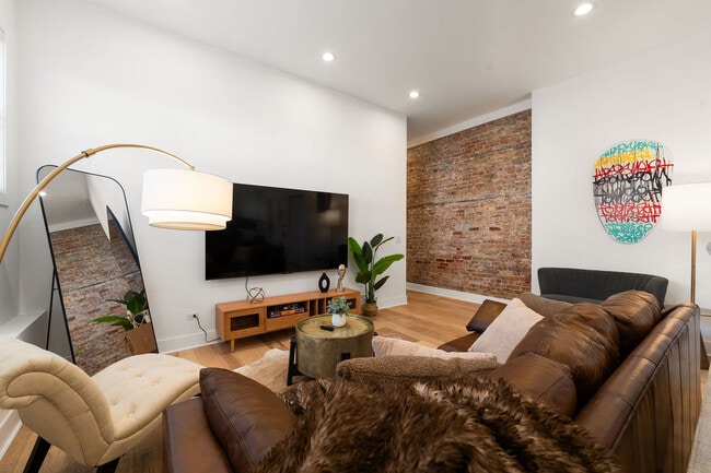 1941 W Augusta Blvd in Chicago, IL - Building Photo - Building Photo