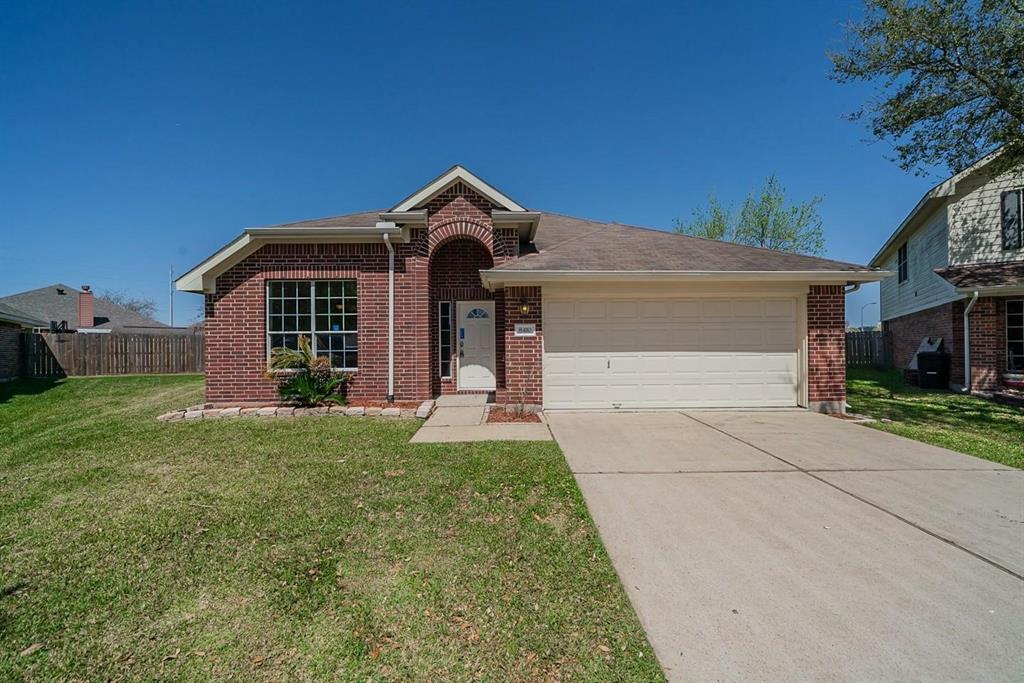 8410 Coriander Ln in Baytown, TX - Building Photo