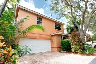 1250 Hayes St in Hollywood, FL - Foto de edificio - Building Photo