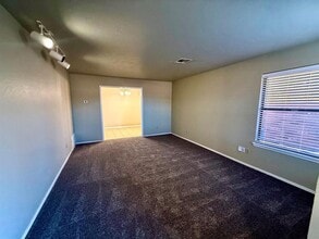 242 Barrett Pl in Edmond, OK - Building Photo - Building Photo