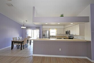 924 Euclid Rd in Venice, FL - Building Photo - Building Photo