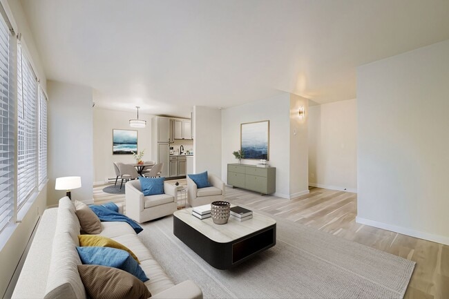 Lynnwood Country Club in Lynnwood, WA - Foto de edificio - Building Photo