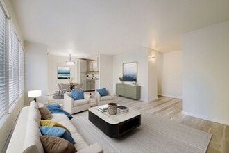 Beautifully Renovated 1 & 2 Bedroom Apartments in Lynnwood! in Lynnwood, WA - Foto de edificio - Building Photo