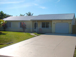 332 NE Surfside Ave in Port St. Lucie, FL - Building Photo - Building Photo