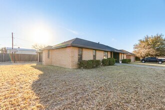 3701 Oakmont Dr in Midland, TX - Foto de edificio - Building Photo