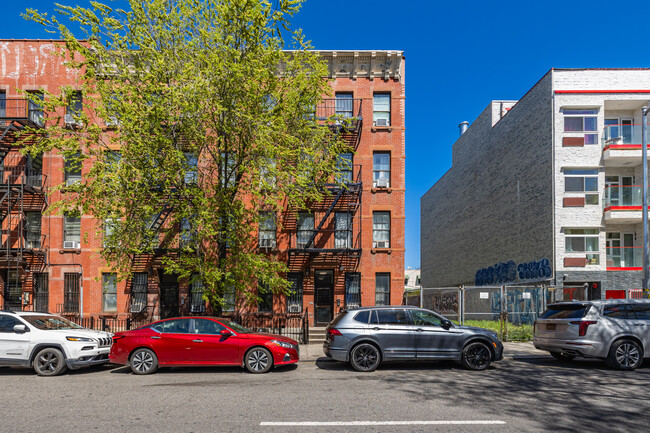 1071 Lafayette Ave in Brooklyn, NY - Foto de edificio - Building Photo