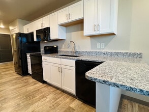 Evora in Hobart, WI - Foto de edificio - Building Photo