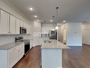 6158 Little Blf Cir in Mascotte, FL - Foto de edificio - Building Photo