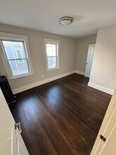 146 Avon St, Unit 146 Avon #1 in Malden, MA - Foto de edificio - Building Photo