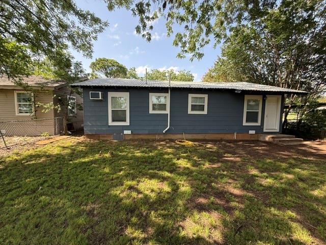 2110 W Bond St in Denison, TX - Building Photo - Building Photo