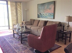 16300 Golf Club Rd in Weston, FL - Building Photo - Building Photo