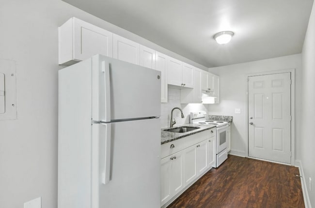 969 Forest Ave, Unit A1 in Forest Park, GA - Foto de edificio - Building Photo