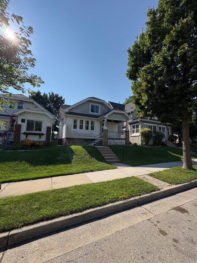 property at 1219 S 50th St