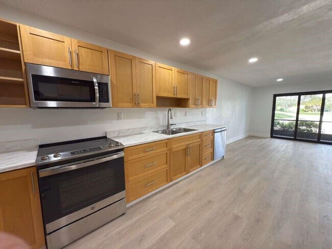 9001 Jacaranda Ln, Unit 107