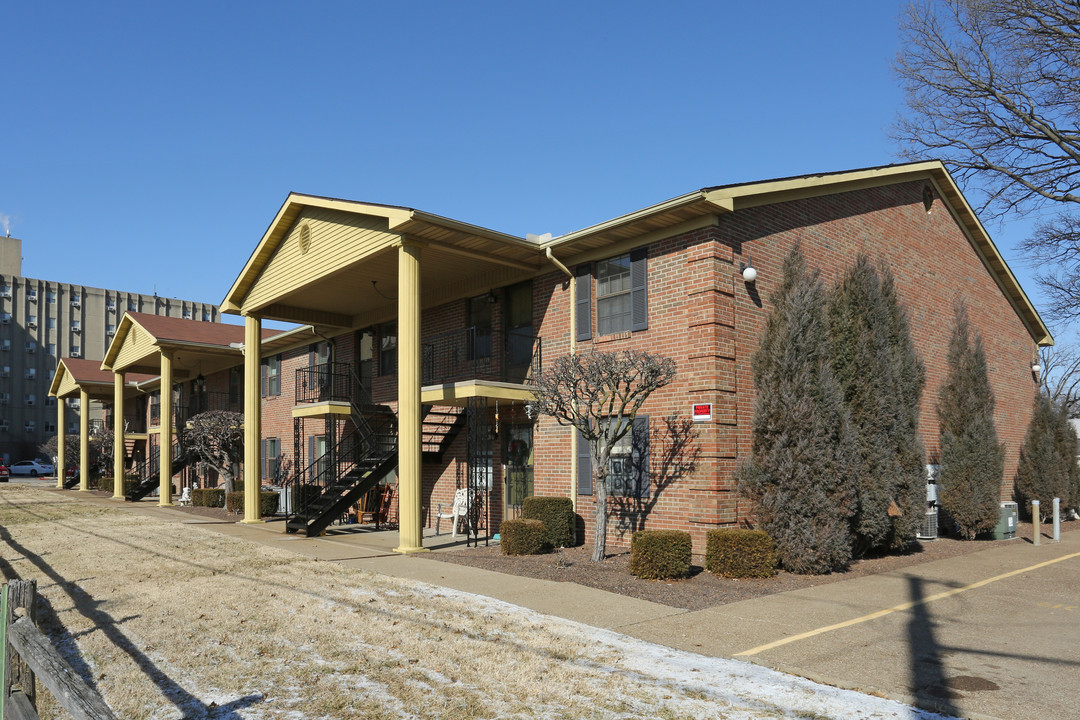 Westbriar Apartments in Evansville, IN - Building Photo