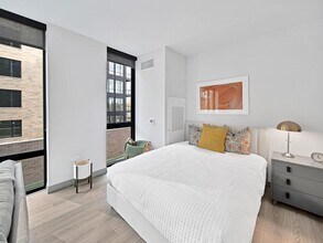 2131 N Elston Ave in Chicago, IL - Building Photo - Building Photo