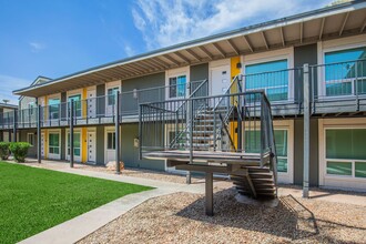 Amara Apartments in Phoenix, AZ - Foto de edificio - Building Photo