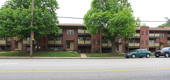 Frederick Manor Apartments in Baltimore, MD - Building Photo - Building Photo