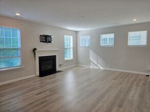2117 Curry Mdw Wy in Durham, NC - Foto de edificio - Building Photo