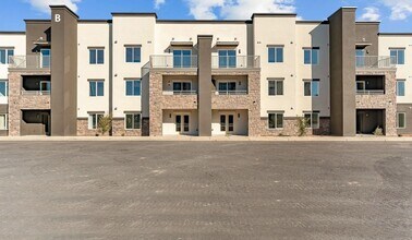 302 S Divario Cyn Dr in Saint George, UT - Building Photo - Building Photo