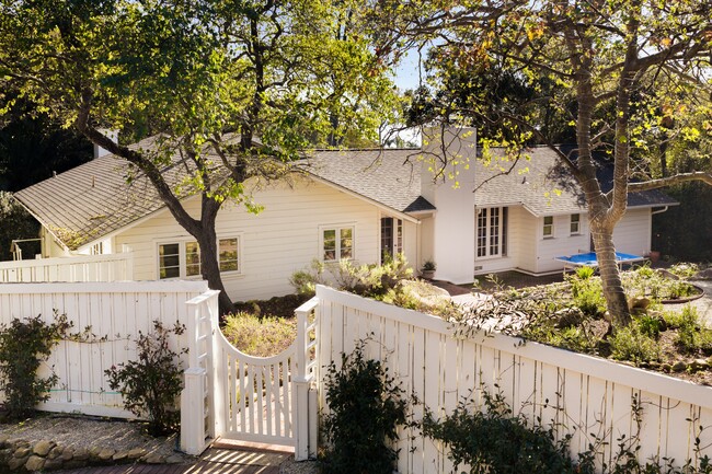 2915 Hidden Valley Ln in Santa Barbara, CA - Building Photo - Building Photo