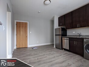 415 W Belden Ave, Unit 2 in Chicago, IL - Foto de edificio - Building Photo