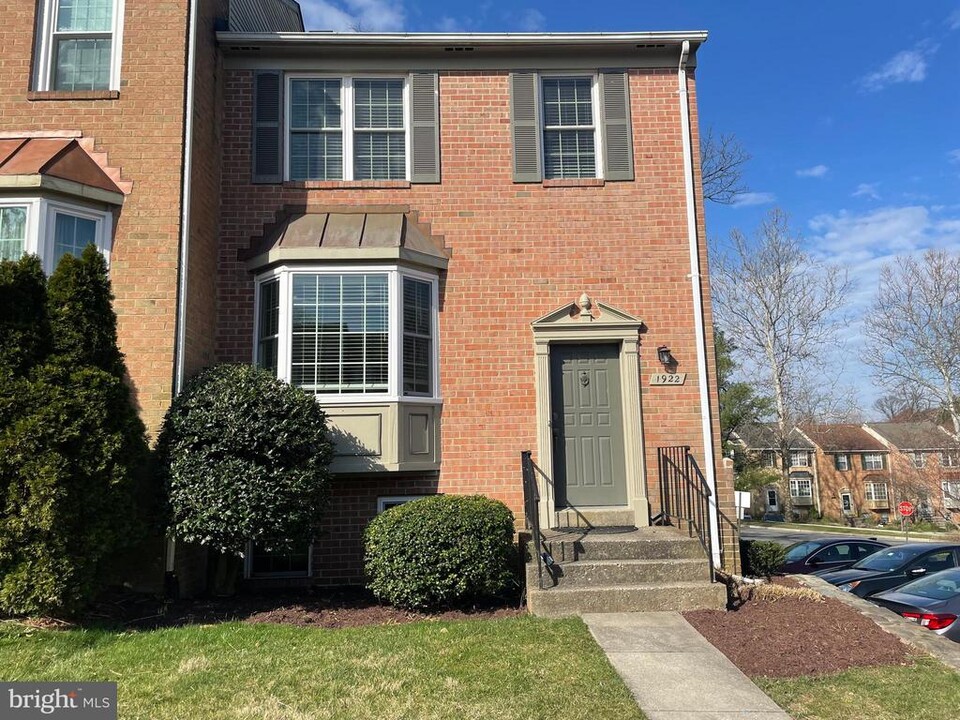 1922 Brightleaf Ct in Silver Spring, MD - Foto de edificio
