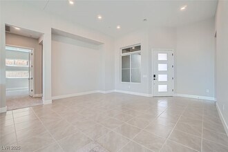 5024 Terramont Dr in Las Vegas, NV - Building Photo - Building Photo