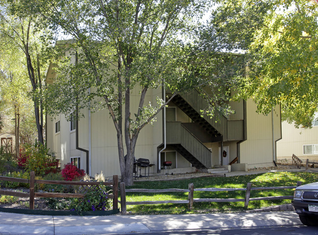 405 Saint Vrain Pl in Colorado Springs, CO - Foto de edificio - Building Photo