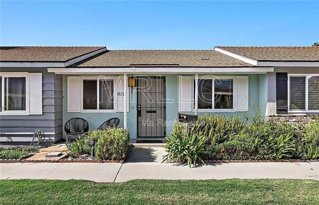 10224 Holburn Dr in Huntington Beach, CA - Building Photo - Building Photo