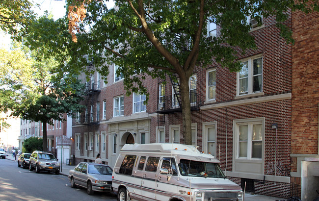 George Covrt in Brooklyn, NY - Foto de edificio - Building Photo