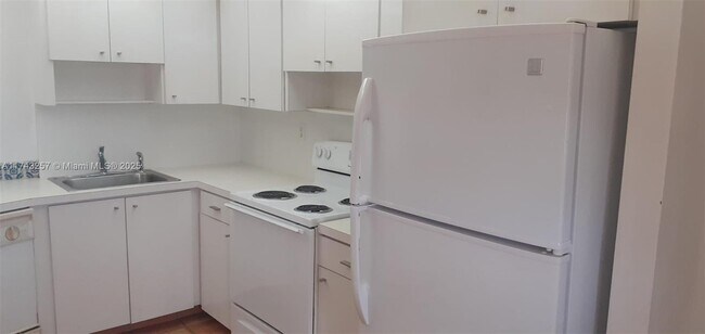 1750 NE 191st St, Unit #620-03 in Miami, FL - Building Photo - Building Photo