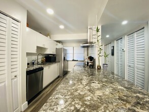 8450 Lagos de Campo Blvd, Unit 204 in Tamarac, FL - Building Photo - Building Photo