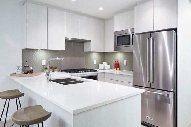 621 Regan Av in Coquitlam, BC - Building Photo - Building Photo