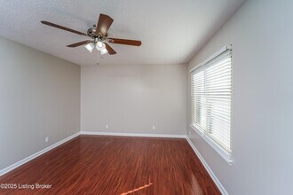 3815 Hillcross Dr in Louisville, KY - Building Photo - Building Photo