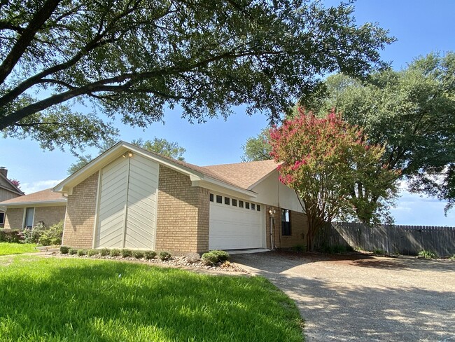 1510 Oak Hollow Dr in Waco, TX - Building Photo - Building Photo