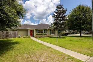 1608 NE 45th Pl in Gainesville, FL - Building Photo