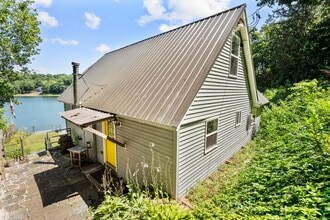 60 Jobs Gate 2 in Portland, CT - Building Photo - Building Photo
