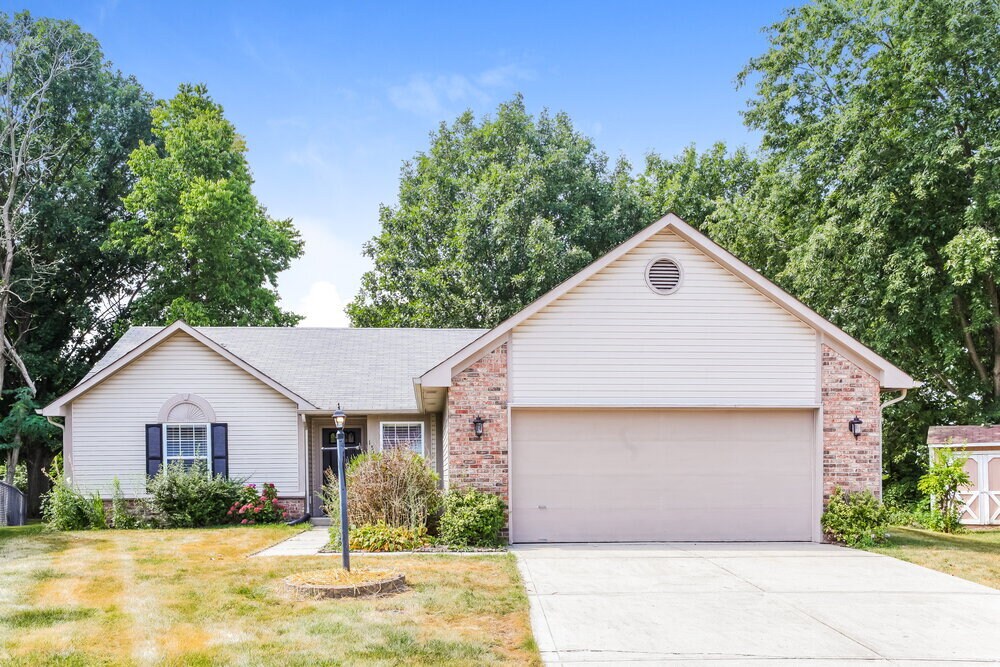 1509 Cherry Wood Ct in Westfield, IN - Foto de edificio