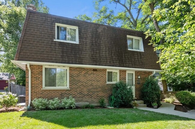 2500 Green Bay Rd, Unit 2502 in Highland Park, IL - Building Photo - Building Photo