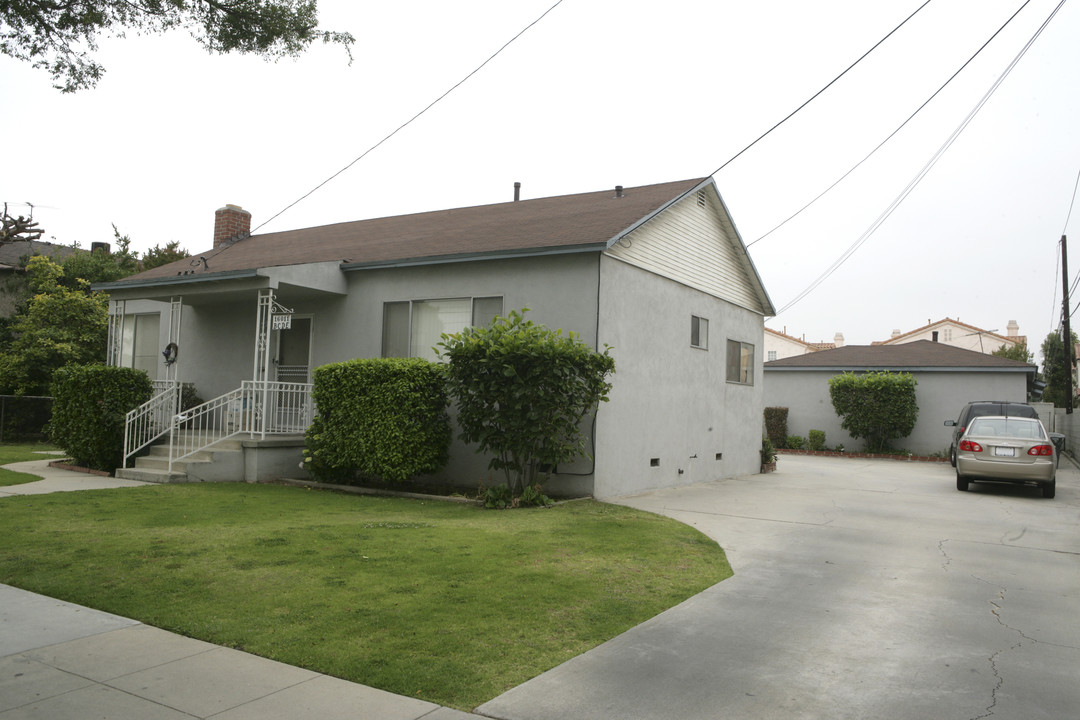 16011 S Denker Ave in Gardena, CA - Building Photo