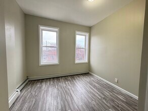 114 Mallory Ave, Unit 3 in Jersey City, NJ - Foto de edificio - Building Photo