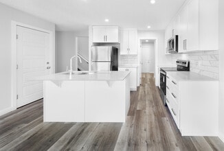 1380 Erker Cres NW in Edmonton, AB - Building Photo - Building Photo