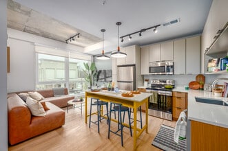 Hub Bloomington in Bloomington, IN - Foto de edificio - Interior Photo