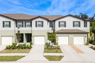 4846 Foliage Rd in Zephyrhills, FL - Foto de edificio - Building Photo