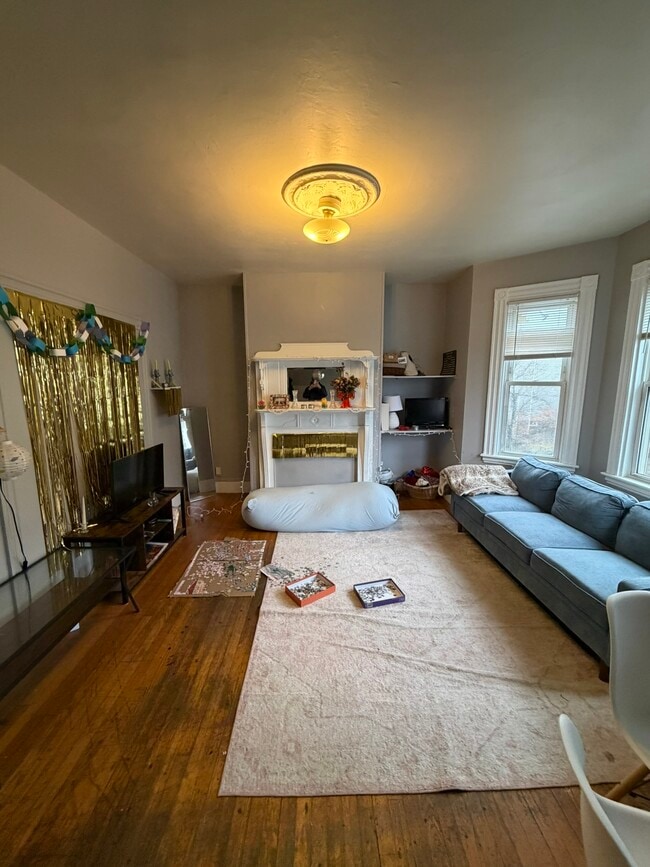 121 Hillside St, Unit 3T in Boston, MA - Building Photo - Building Photo