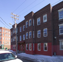 74-76 Newton St in Holyoke, MA - Foto de edificio - Building Photo