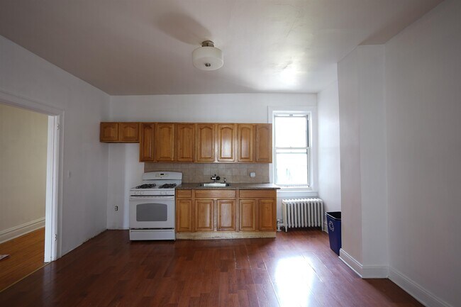 573 Ave E in Bayonne, NJ - Building Photo - Building Photo