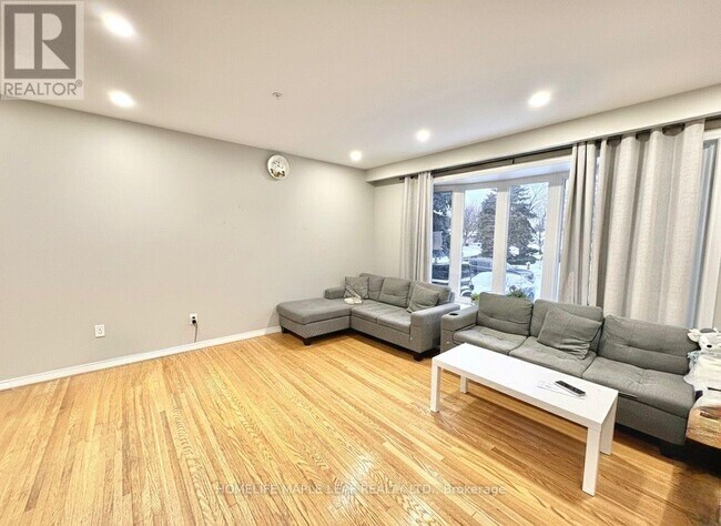 26 Cumbrian Ct in Brampton, ON - Building Photo - Building Photo